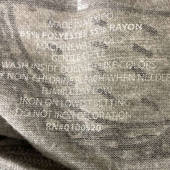 Disney Food Graphic Tee Shirt Size Large Gray Pull Over Short Sleeve - Picture 8 of 8